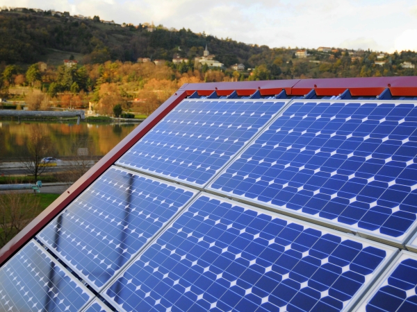 Autorisation d'une aide française au photovoltaïque sur les toits de professionnels