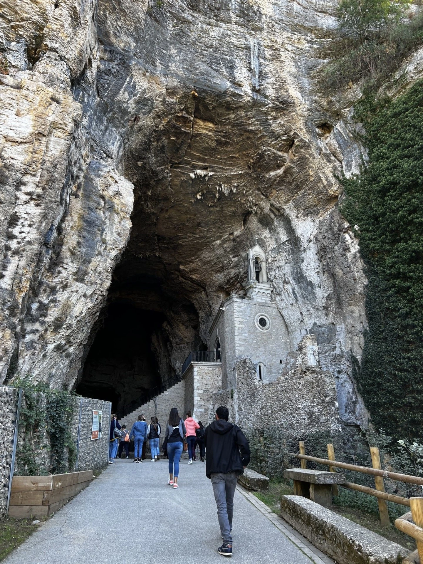 Les grottes de la Balme en pratique