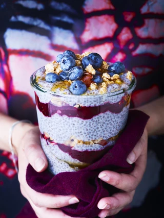 Chia pudding au lait et myrtilles